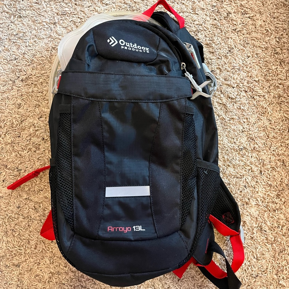 Outdoor Arroyo 13L Black Hydration Backpack